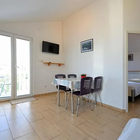 Viola Apartment *