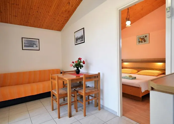 Viola * Betina (Sibenik-Knin)